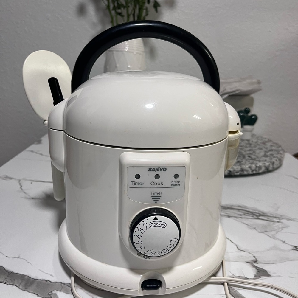 Sanyo Vintage White Rice Cooker